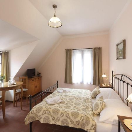 Penzion Na 15. Poledniku Hotel Jindrichuv Hradec Luaran gambar