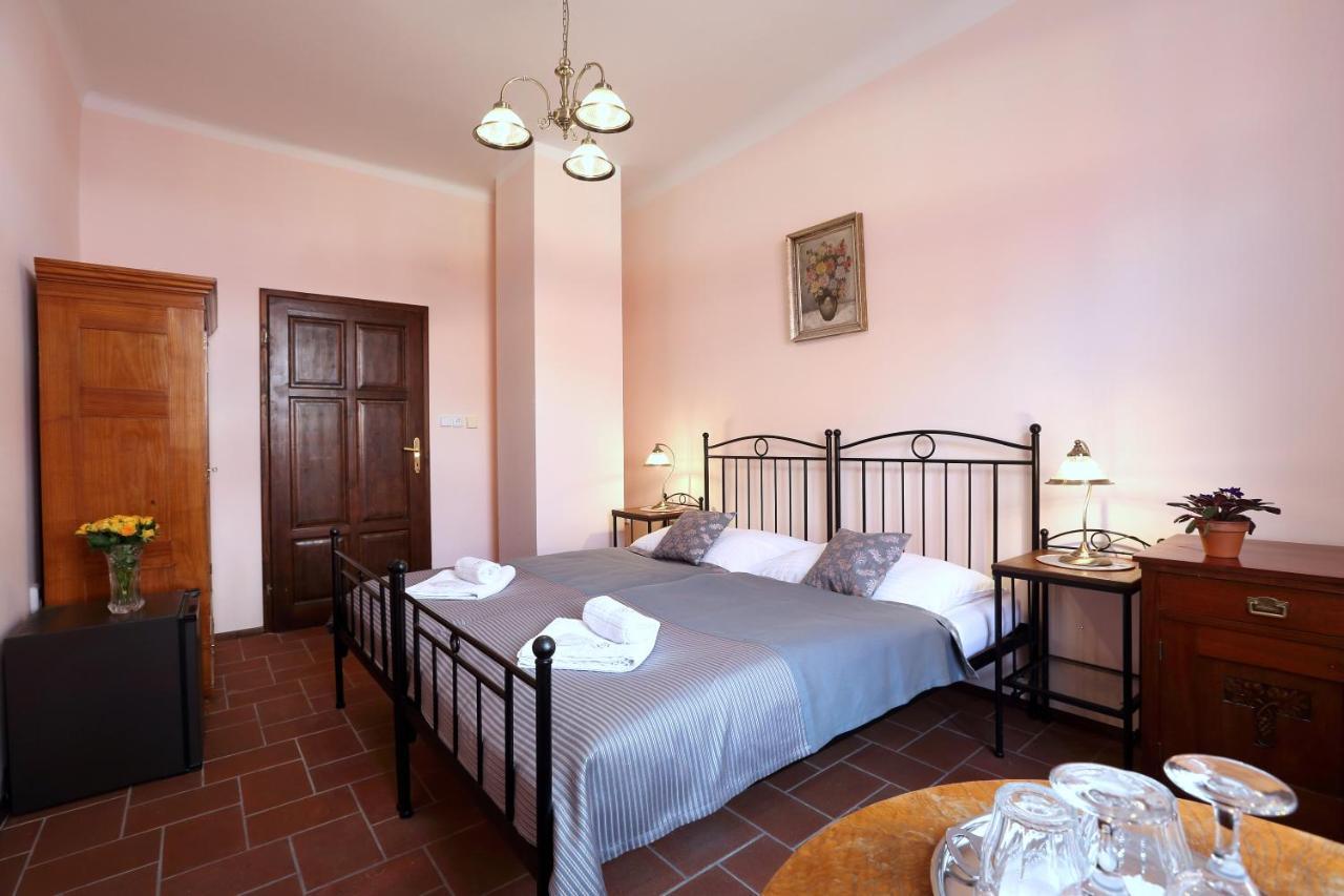 Penzion Na 15. Poledniku Hotel Jindrichuv Hradec Luaran gambar