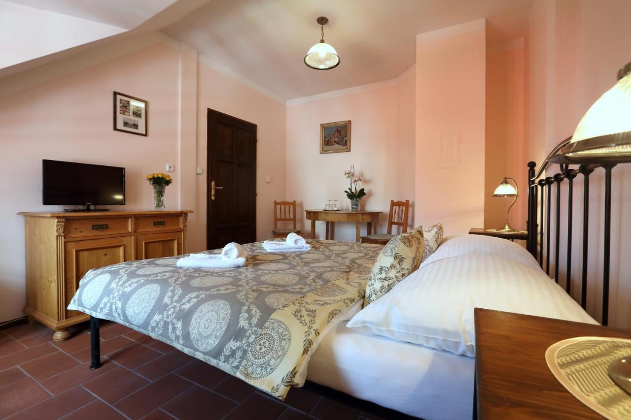 Penzion Na 15. Poledniku Hotel Jindrichuv Hradec Luaran gambar