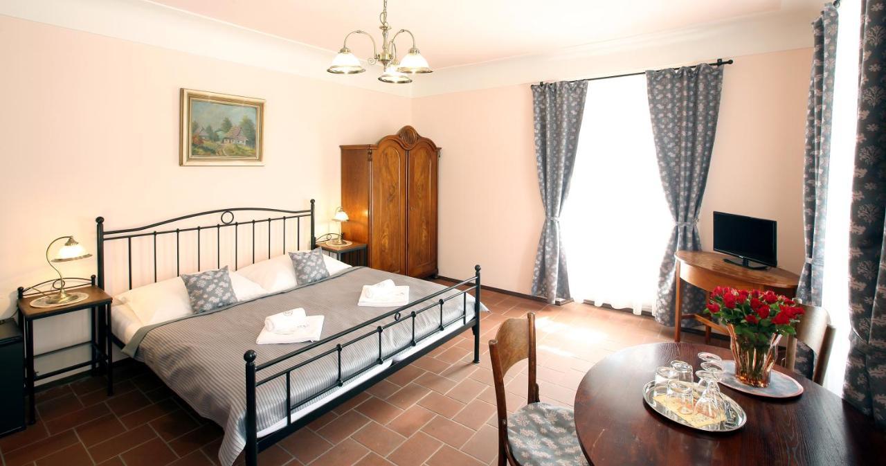 Penzion Na 15. Poledniku Hotel Jindrichuv Hradec Luaran gambar
