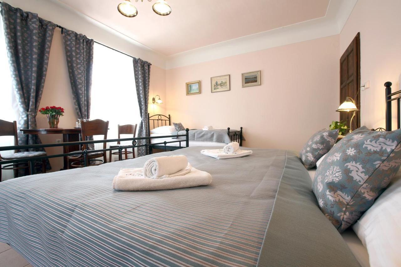Penzion Na 15. Poledniku Hotel Jindrichuv Hradec Luaran gambar