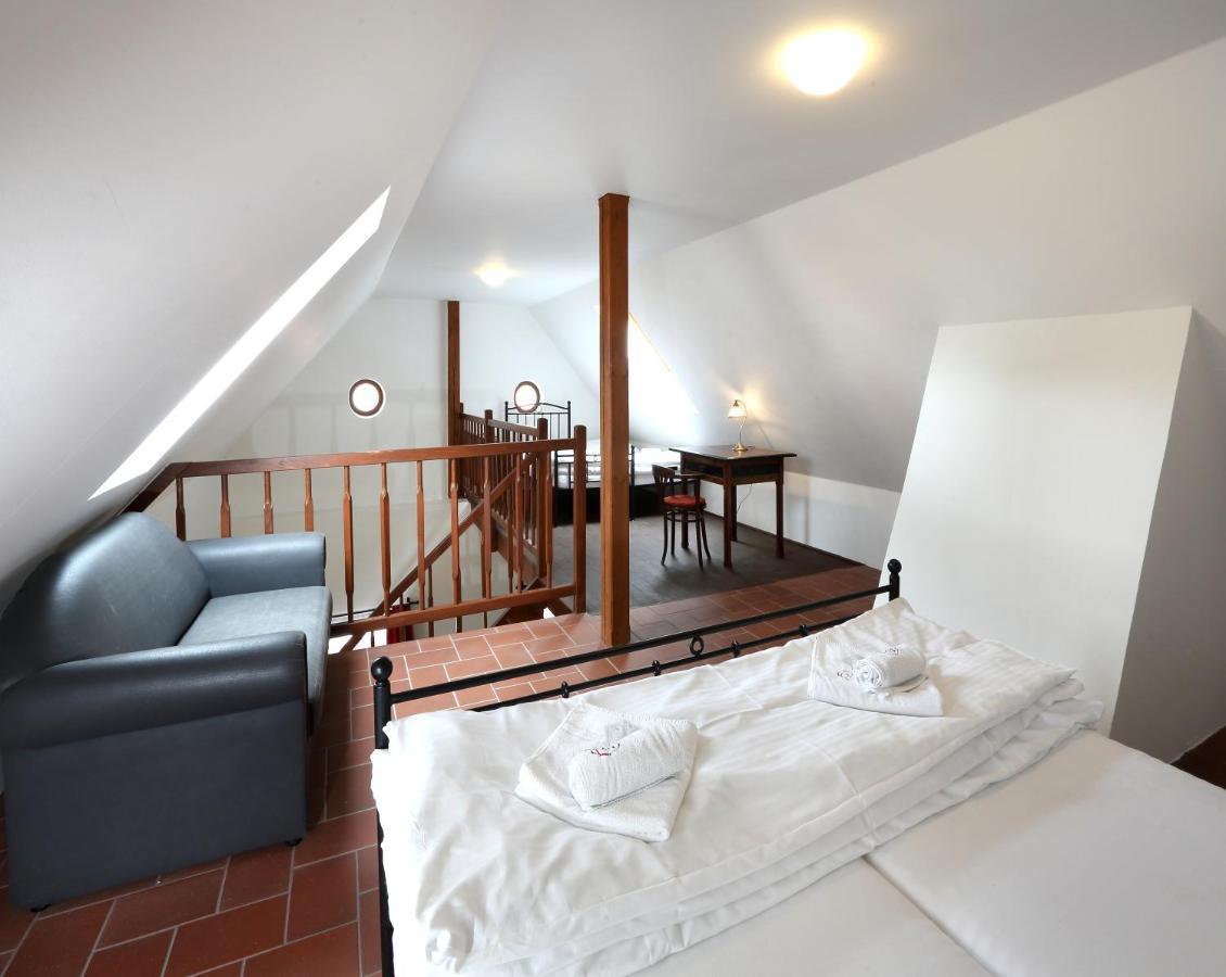 Penzion Na 15. Poledniku Hotel Jindrichuv Hradec Luaran gambar