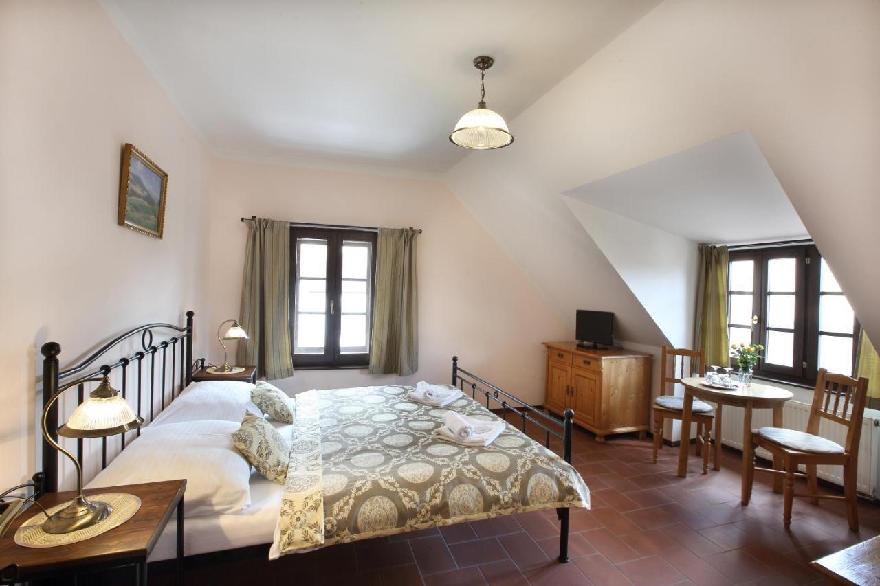 Penzion Na 15. Poledniku Hotel Jindrichuv Hradec Luaran gambar