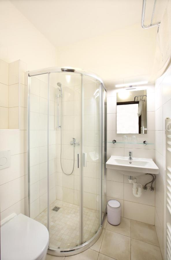 Penzion Na 15. Poledniku Hotel Jindrichuv Hradec Luaran gambar