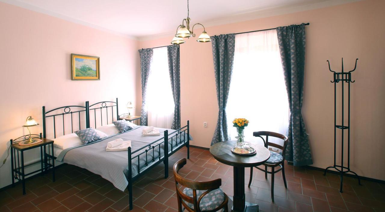 Penzion Na 15. Poledniku Hotel Jindrichuv Hradec Luaran gambar
