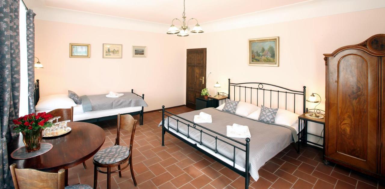 Penzion Na 15. Poledniku Hotel Jindrichuv Hradec Luaran gambar